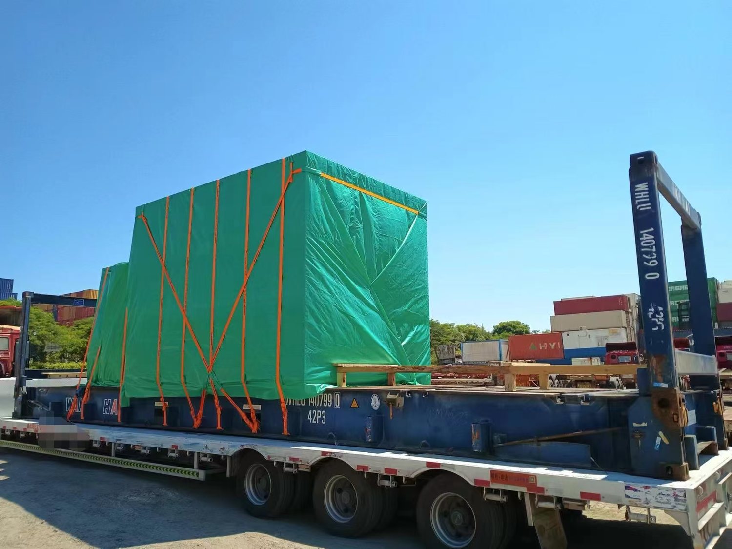 Protected oversized cargo shipment