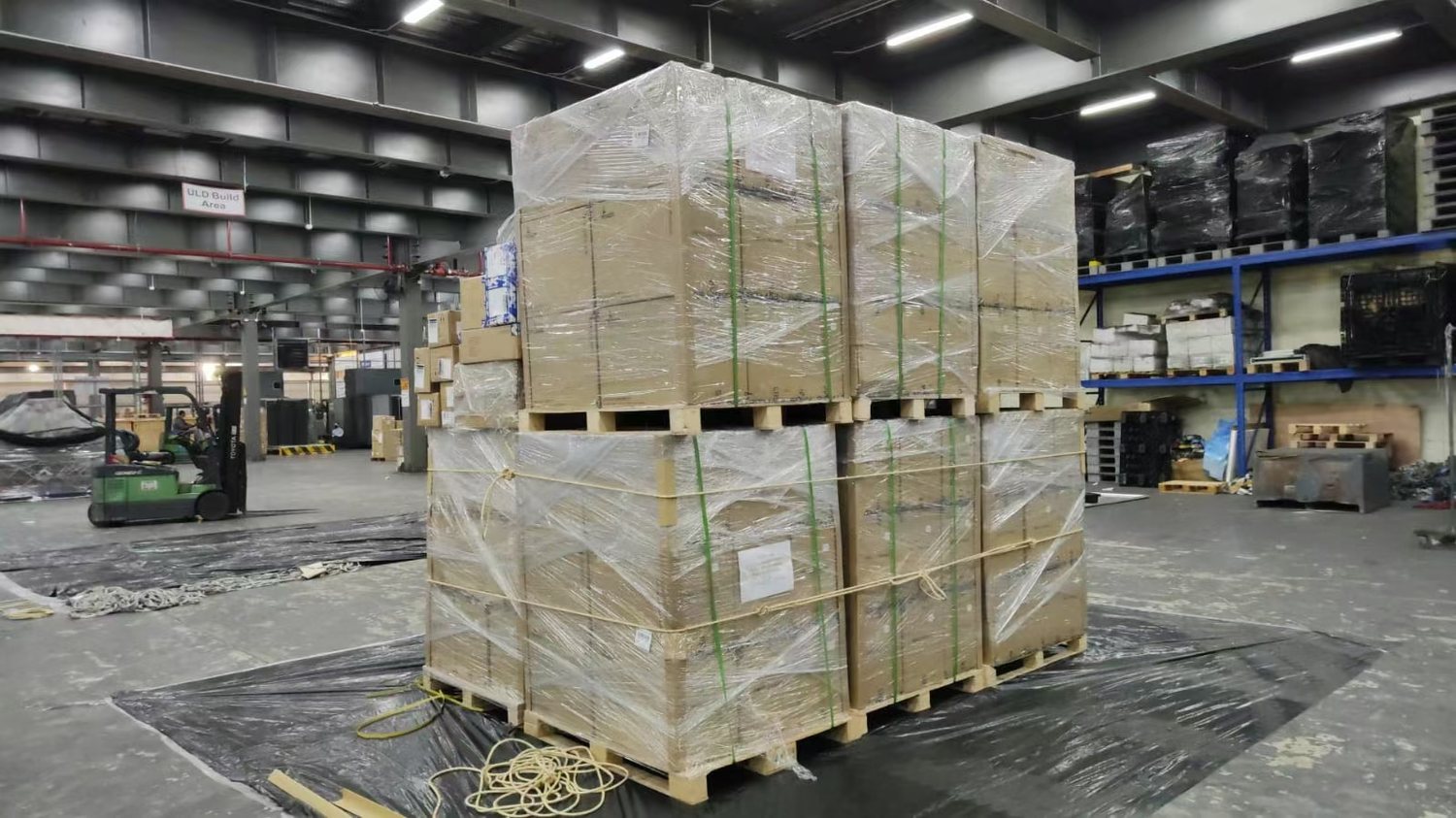 Warehouse palletizing and parcel handling